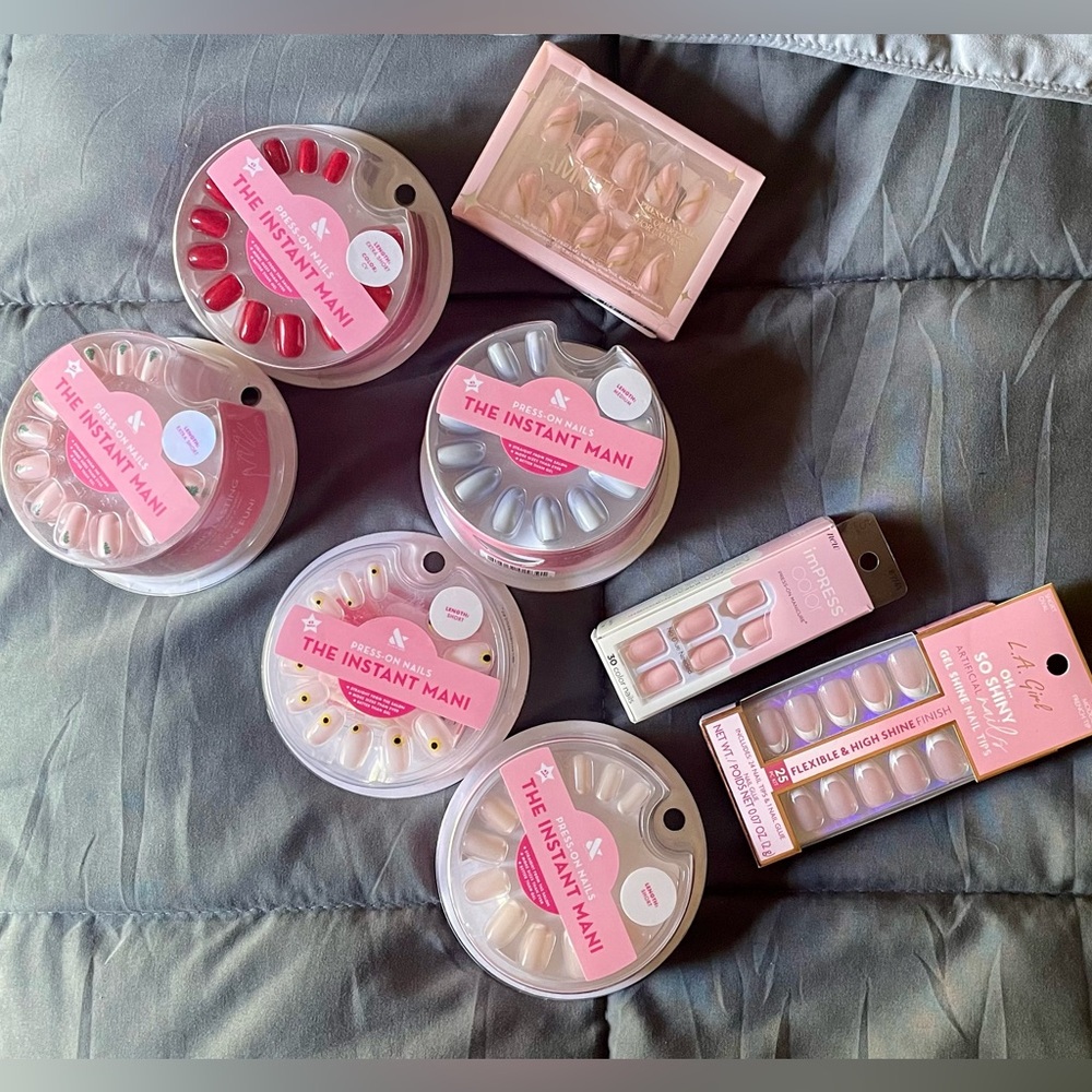 Press on nails bundle